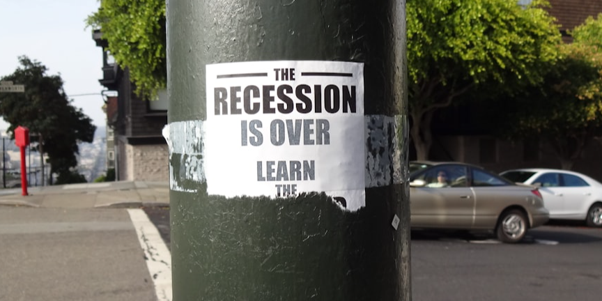 Rappresentazione visiva dell'articolo: La domanda del momento: "Fabio i mercati sono ai massimi: conviene aspettare il crollo?”