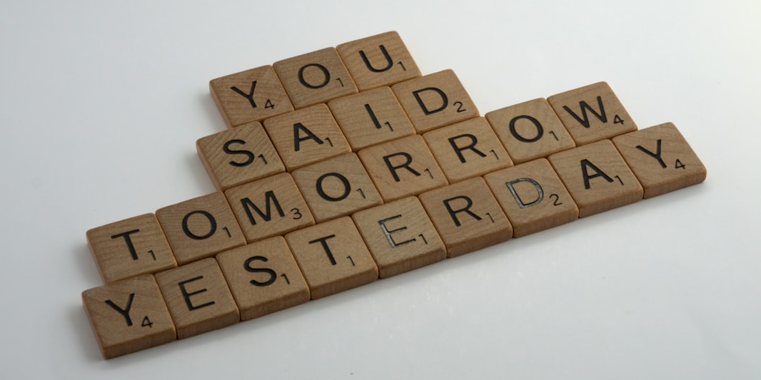 Rappresentazione visiva dell'articolo: Il costo nascosto del rimandare: perché non investire è già una scelta